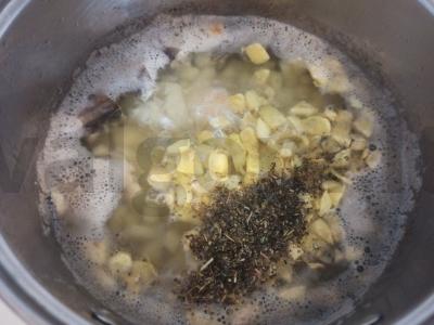 Žuvies sriuba su cukinija ir kiaušiniu Žingsnis 4