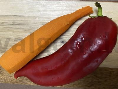 Salotas su raudonuoju pipiru ir sardinomis Žingsnis 1