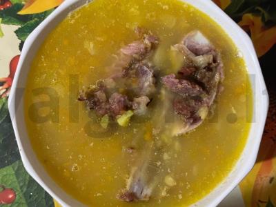 Žirnių sriuba su rūkytomis šonkaulėmis pagrindine nuotrauka