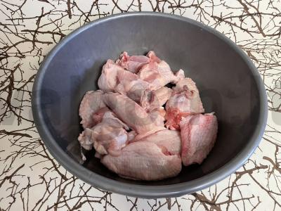 Kepti vištienos sparneliai sojų padaže ir prieskoniuose Žingsnis 1