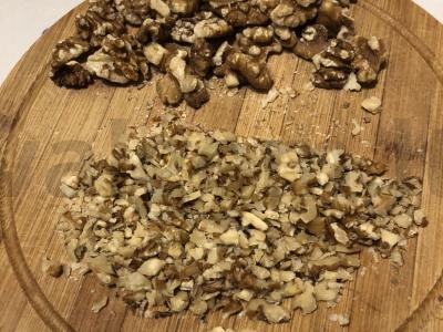 Tortas „Namų“ su kondensuotu pienu ir graikiniais riešutais Žingsnis 1