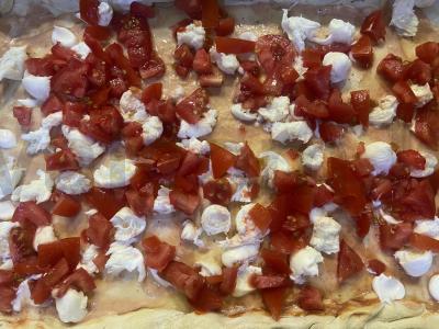 Kvapni pica su Krasnodaro padažu ir rūkytomis dešromis Žingsnis 3