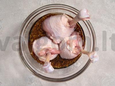 Vištienos blauzdelės medaus-garstyčių glazūroje Žingsnis 2