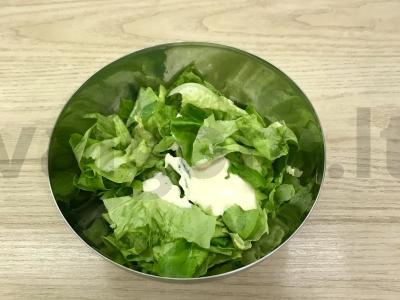 Lengvas salotas su ruginių skrebučiais Žingsnis 4