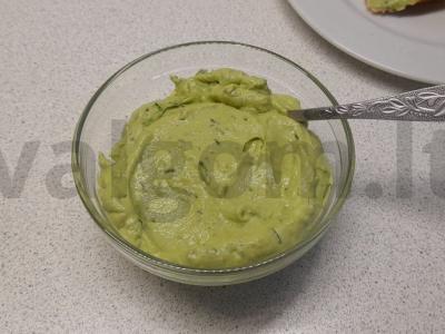 Žalias avokadų kremas pagrindine nuotrauka