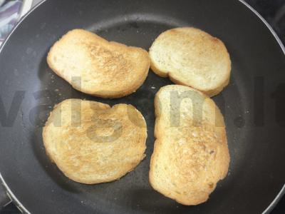 Sumuštiniai su spanguolių uogiene ir mėlynuoju sūriu Žingsnis 1