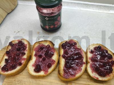 Sumuštiniai su spanguolių uogiene ir mėlynuoju sūriu Žingsnis 2