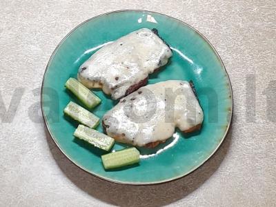 Kepti kalakutų steikai su sūriu pagrindine nuotrauka