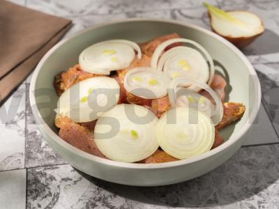 Kiaulienos šašlykas mineralinio vandens marinate Žingsnis 2