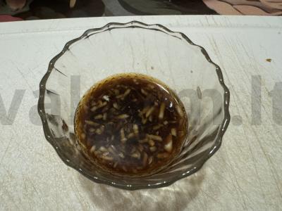 Muēr grybai su korėjietiška morkų salotomis Žingsnis 3