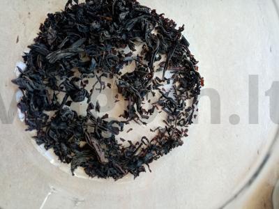 Vitaminų arbata su aviečių lapais ir džiovintomis braškėmis Žingsnis 1