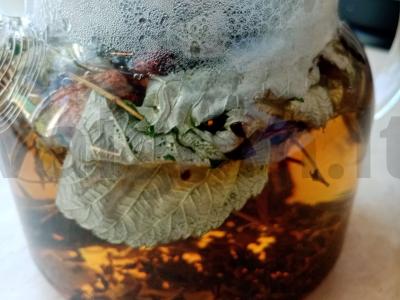 Vitaminų arbata su aviečių lapais ir džiovintomis braškėmis Žingsnis 6