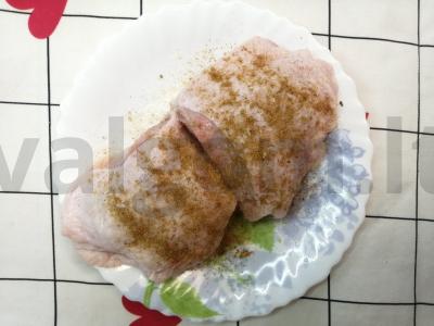 Vištienos šlaunelės po sūrio-garstyčių apvalkalu Žingsnis 2