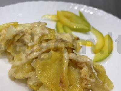 Bulvių lizdai po sūriu vakarienei pagrindine nuotrauka