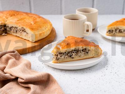 Mėsos ir grybų pyragas pagrindine nuotrauka