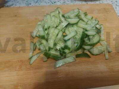 Švelnus salotas su rūkytomis vištienos krūtinėlėmis Žingsnis 1