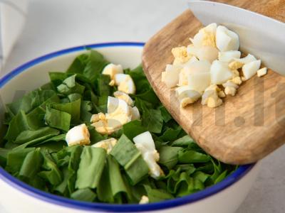 Rūgštynių salotos su kiaušiniais Žingsnis 2