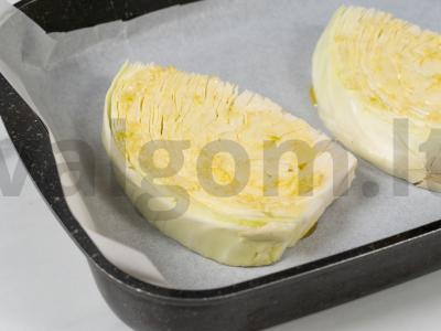 Kopūstų steikai su česnaku Žingsnis 3
