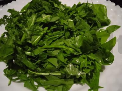 Žaliasis šaltibarščiai su putpelių kiaušiniais Žingsnis 3