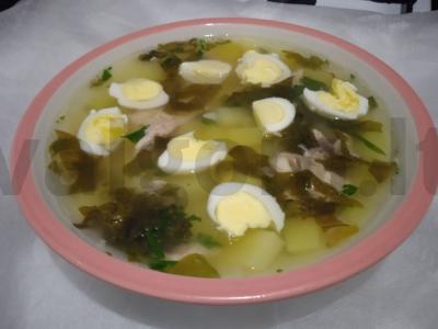 Žaliasis šaltibarščiai su putpelių kiaušiniais pagrindine nuotrauka