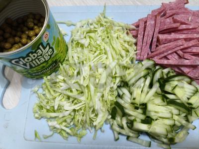 Salotos su žaliaisiais žirneliais ir sausainiais Žingsnis 1