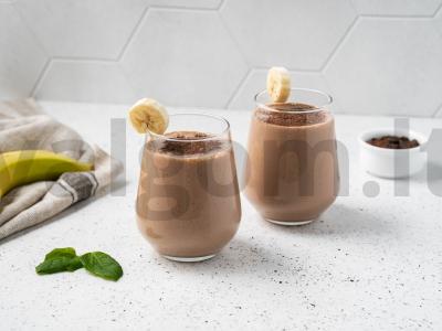 Banano ir ledų kokteilis pagrindine nuotrauka