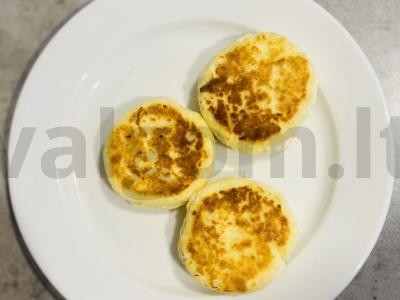 Varškėčiai pusryčiams arba užkandžiams pagrindine nuotrauka