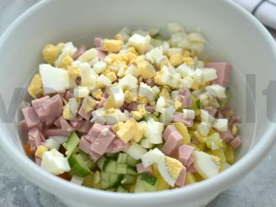 Olivje salotas su šviežiu agurku ir grietine Žingsnis 4