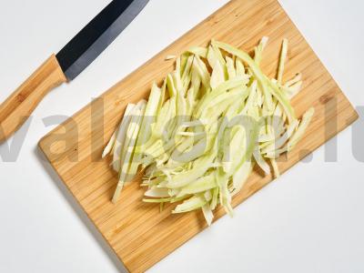 Vegetariškos kopūstų sriubos be mėsos Žingsnis 2