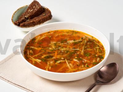 Vegetariškos kopūstų sriubos be mėsos pagrindine nuotrauka