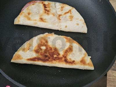 Sotūs tortilija su sūriu ir dešra pusryčiams Žingsnis 8