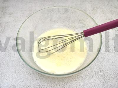 Blynai su pienu ir kepimo milteliais Žingsnis 2