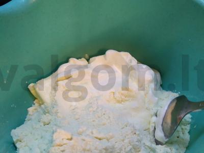 Pica „Naminė“ ant grietinės tešlos Žingsnis 1