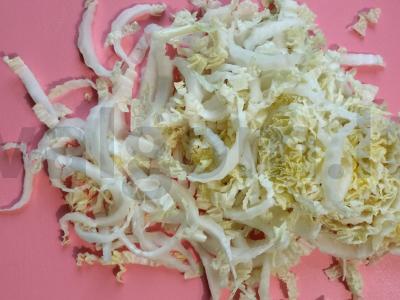 Skanus salotas su rūkytomis vištienos krūtinėlėmis per 5 minutes Žingsnis 1