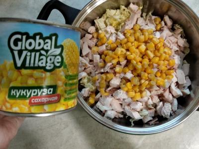 Skanus salotas su rūkytomis vištienos krūtinėlėmis per 5 minutes Žingsnis 3