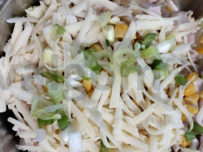 Skanus salotas su rūkytomis vištienos krūtinėlėmis per 5 minutes Žingsnis 5