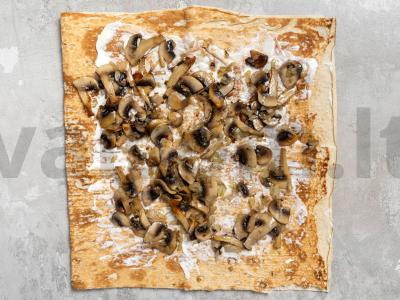 Rulėtas su grybais ir sūriu Žingsnis 8