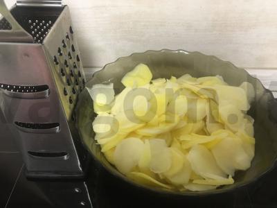 Bulvių apkepas su pomidorais ir sūriu Žingsnis 1