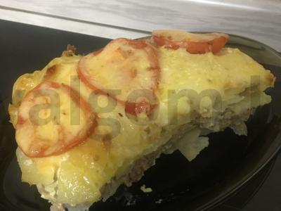 Bulvių apkepas su pomidorais ir sūriu pagrindine nuotrauka