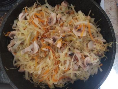 Troškinta kopūstai su grybais ir dešrelėmis Žingsnis 6