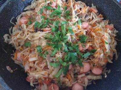 Troškinta kopūstai su grybais ir dešrelėmis Žingsnis 10