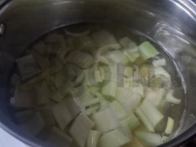 Žaliųjų žirnių ir salierų kreminė sriuba Žingsnis 3