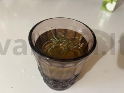 Be alkoholinis kokteilis „Seid romansas“ su estragonu pagrindine nuotrauka