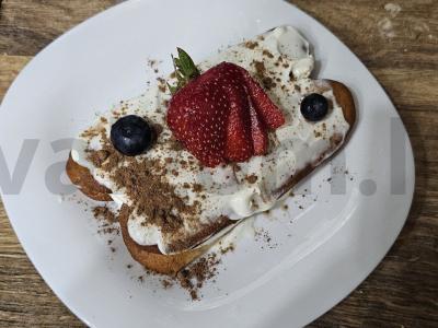 Tiramisu pyragas iš naminių savoiardi sausainių pagrindine nuotrauka