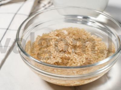 Kreminė rudųjų ryžių košė su obuoliu ir cinamonu Žingsnis 1