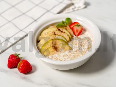 Kreminė rudųjų ryžių košė su obuoliu ir cinamonu pagrindine nuotrauka