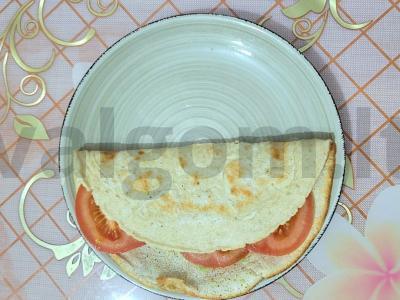 Sotūs avižų blynas su pomidoru ir avokadu pagrindine nuotrauka