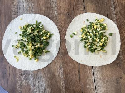 Traškūs pyragėliai su kiaušiniu ir svogūnu Žingsnis 4