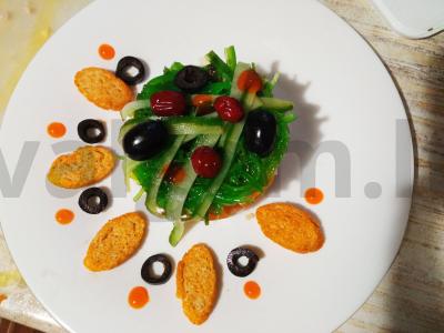 Mini vištienos, konservuotų papajų ir čuki salotas pagrindine nuotrauka