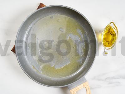 Sultinga vištiena sojų padaže keptuvėje Žingsnis 1